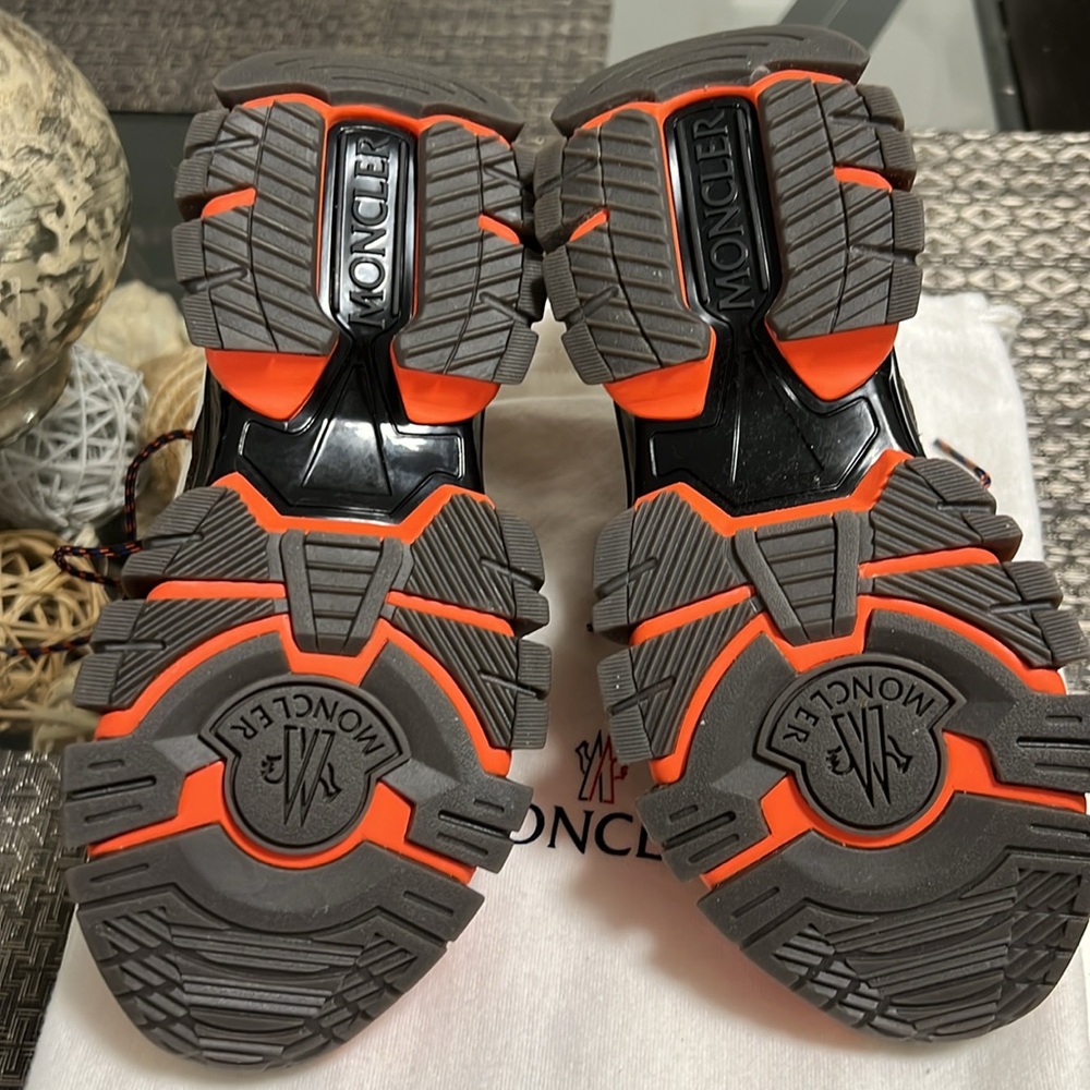 NWOT Moncler Kids Khaki & Orange Leave No Trace Sneaker kid size UK 32/US Size 1 - Picture 2 of 6